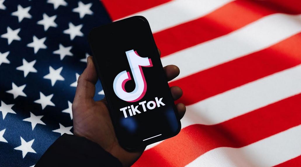 TikTok phone pic with US Flag